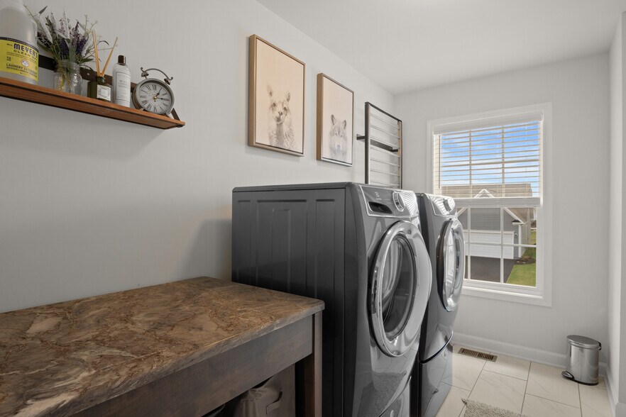 Building Photo - 840 Jefferson Cir