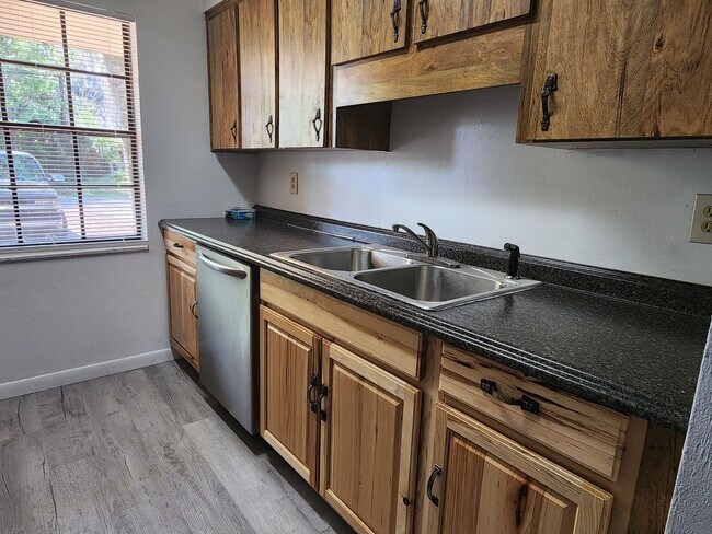 Building Photo - 1559 Hammock Dr