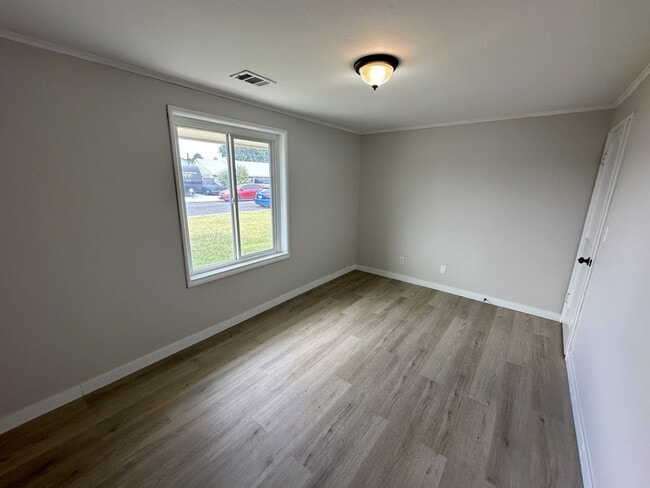 Building Photo - Well-Maintained 3-Bed, 1.5-Bath Home for Lease – 1,056 sq ft