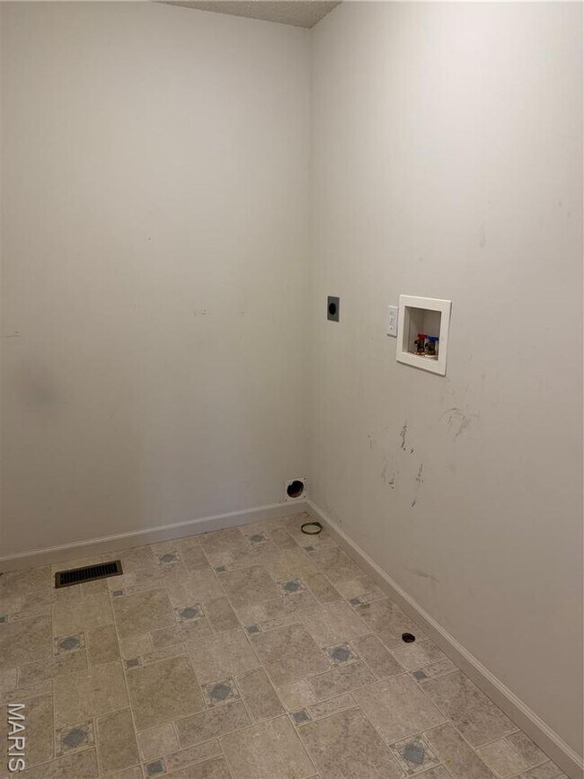 Building Photo - 56 Helena Ct