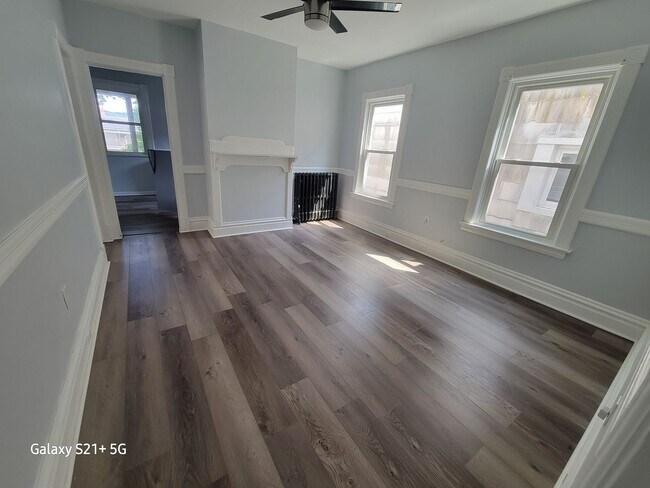 Building Photo - 1324 1st Ave