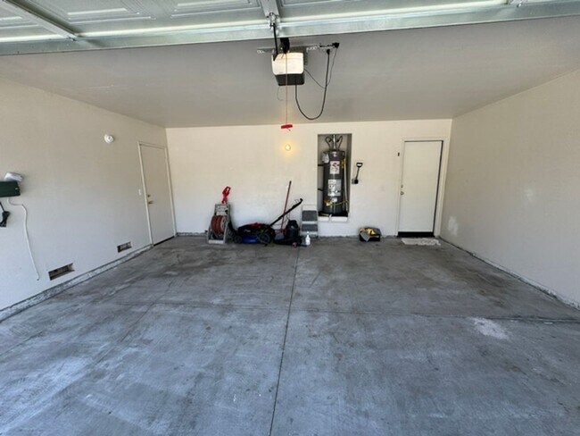 Building Photo - Beautiful home with option to expand