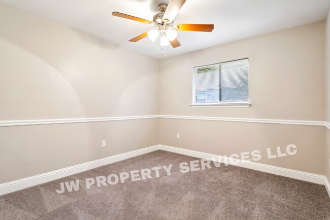 Building Photo - 1476 St Christopher Dr