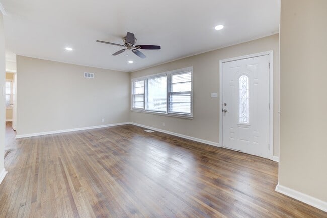 Building Photo - 2 Bed | 1 Bath
