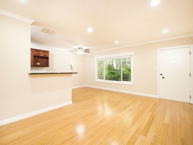Interior Photo - 3930 Inglewood Blvd