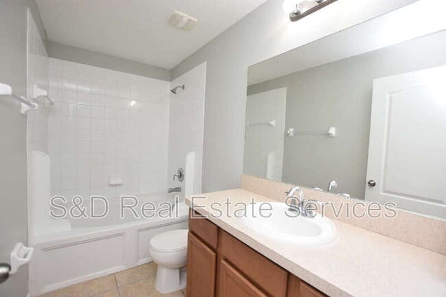 Building Photo - 515 Sandstone St