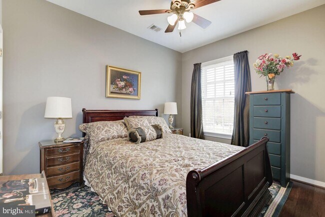 Building Photo - 930 N Columbus St