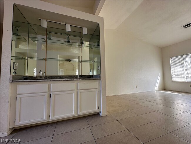 Building Photo - 1585 Rowan Tree Dr