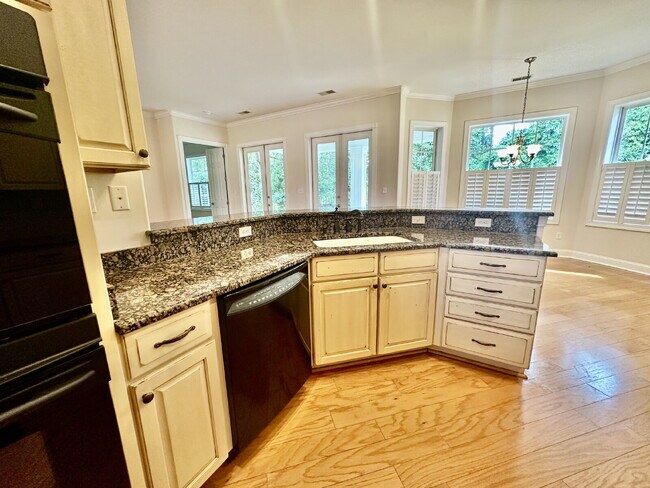 Building Photo - Beautifully Maintained Three Bedroom Home ...