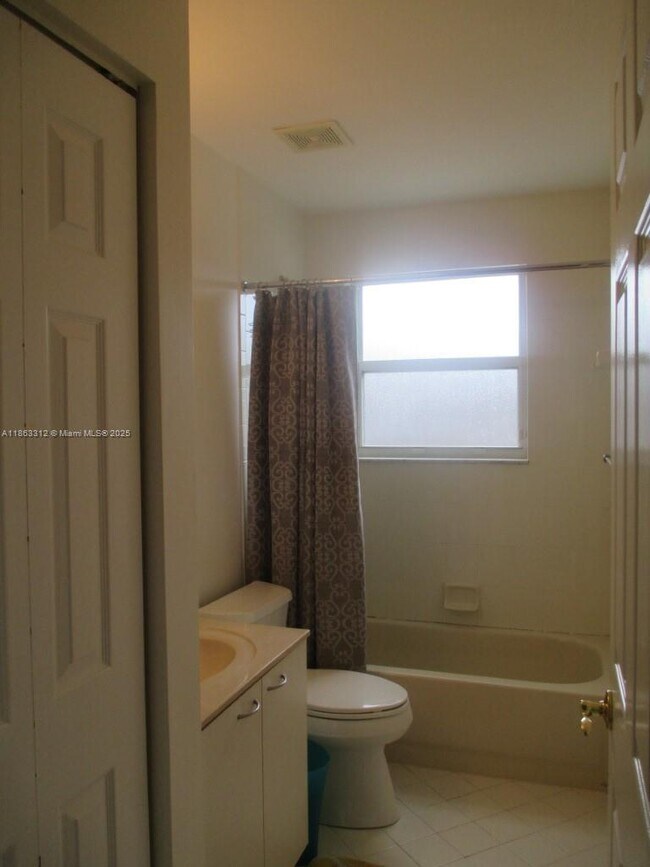Building Photo - 16835 SW 49th Ct