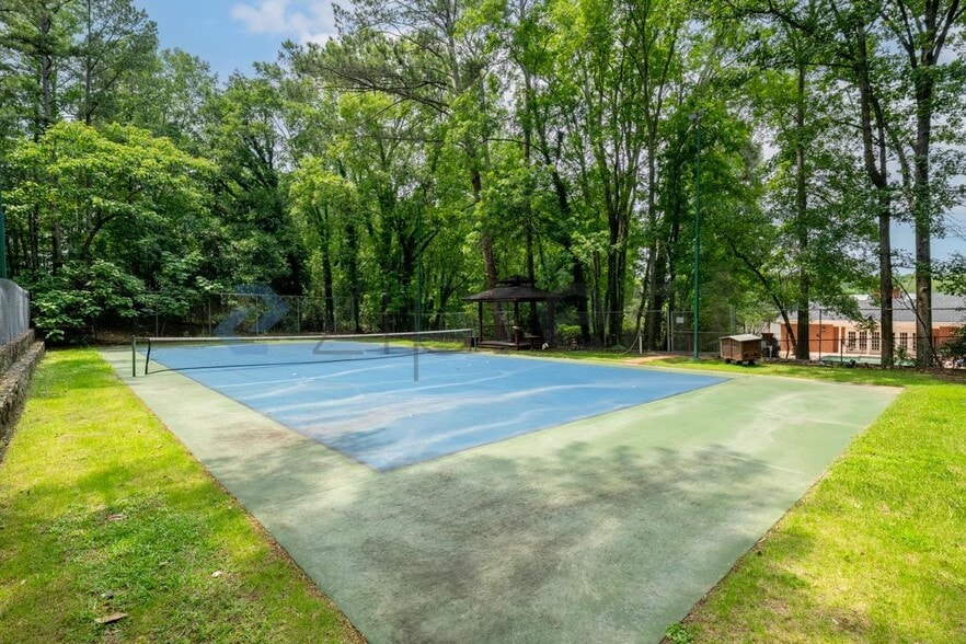 Building Photo - 615 Pinecrest Dr