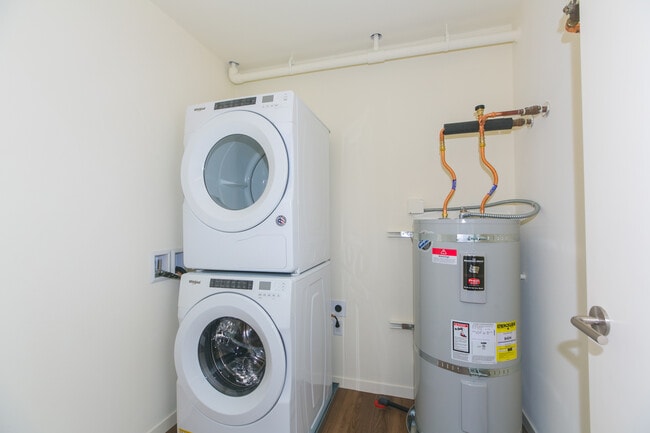 Building Photo - 1391 Kapiolani Blvd