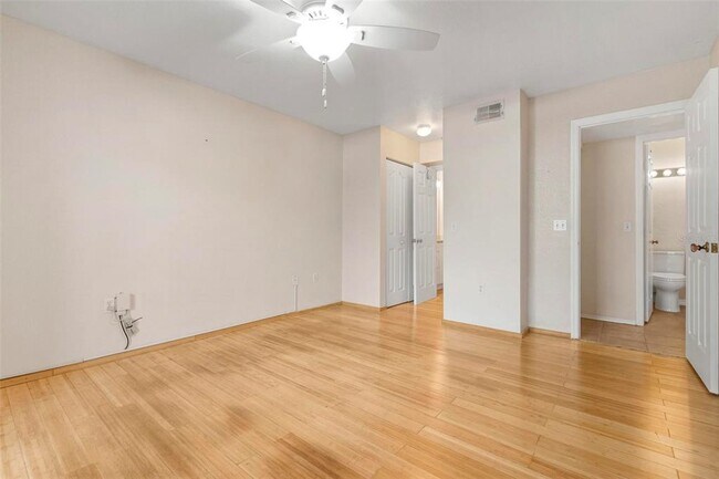 Building Photo - 850 S Tamiami Trl
