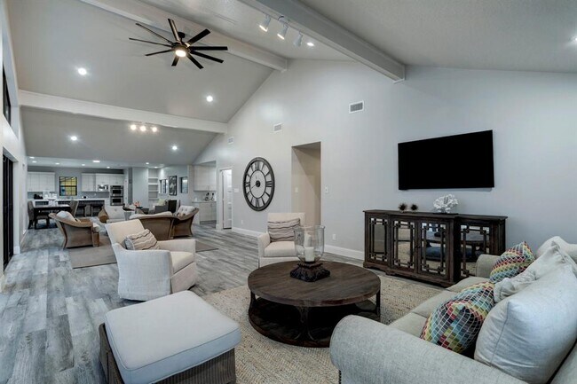 Building Photo - 1239 Hawaii Dr