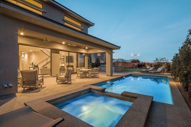 Building Photo - Luxury Home located in The Ridges of Summe...