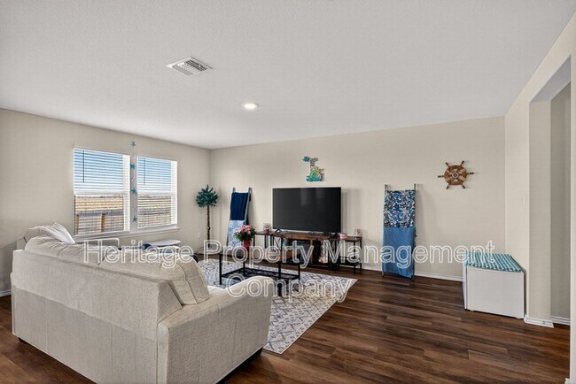 Building Photo - 4037 Bermuda Ln