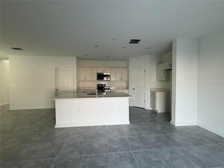 Building Photo - 1338 Deepwater Cir