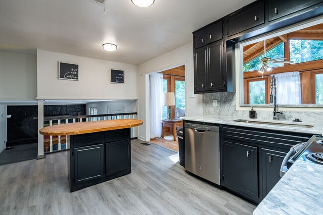 Building Photo - 2431 Weatherford Ct