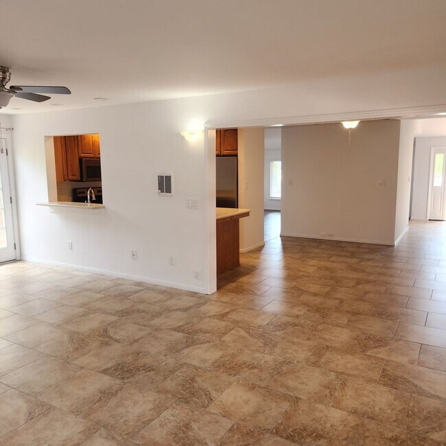 Building Photo - Clairemont Home Just remodeled 3 bed 3 bat...