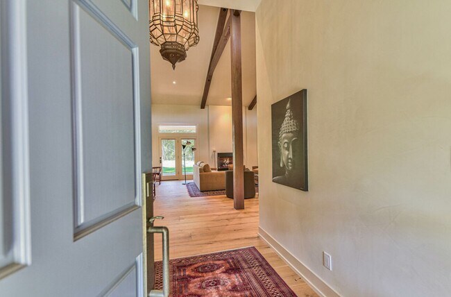 Building Photo - Luxury Living in Corral de Tierra!