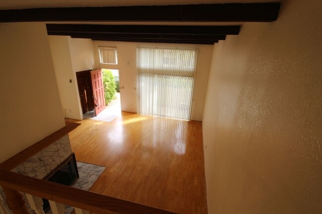 Building Photo - Super Spacious 2-Bedroom 2.5-Bathroom La Jolla UTC Townhome with 2-car garage