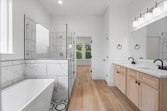 Building Photo - 3531 White Oak Point Dr