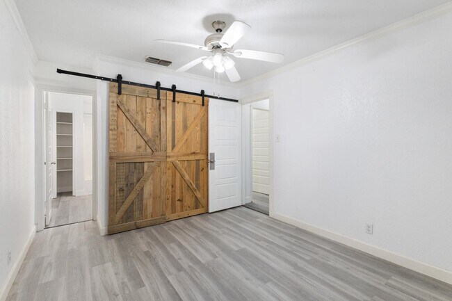 Building Photo - 4003 Sunrise Creek Dr