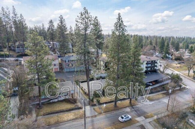 Building Photo - 827 W 11th Ave