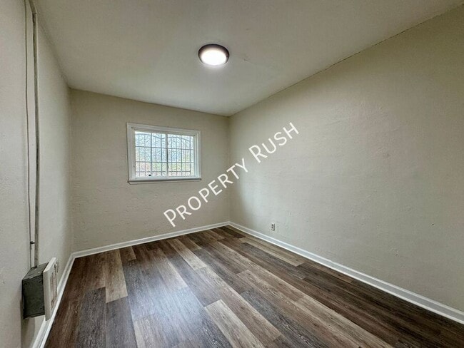 Building Photo - 3605 Dorris St