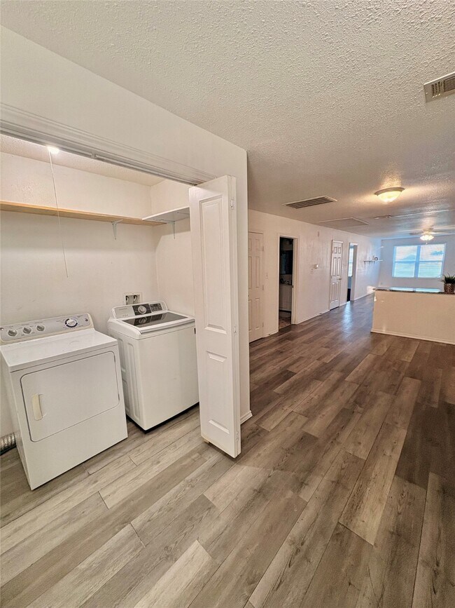 Building Photo - 9822 Candy Ct