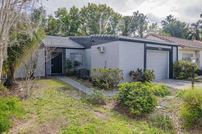 Building Photo - 304 La Serena St