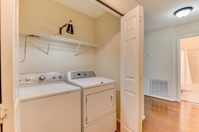 Building Photo - 4655 Wellington Ct