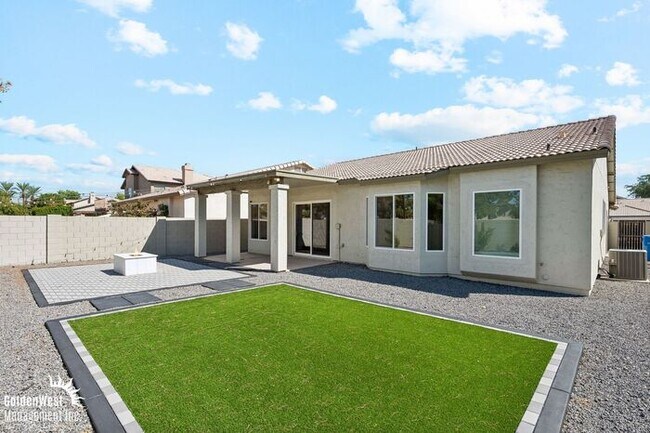 Building Photo - Beautiful 4Bdm 2Ba Home with Private Backyard in Gilbert!