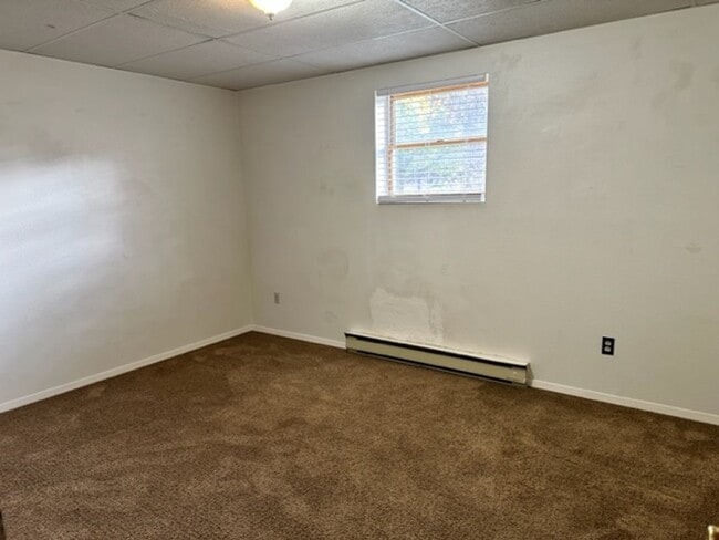 Building Photo - Spacious 6BD 2BA House