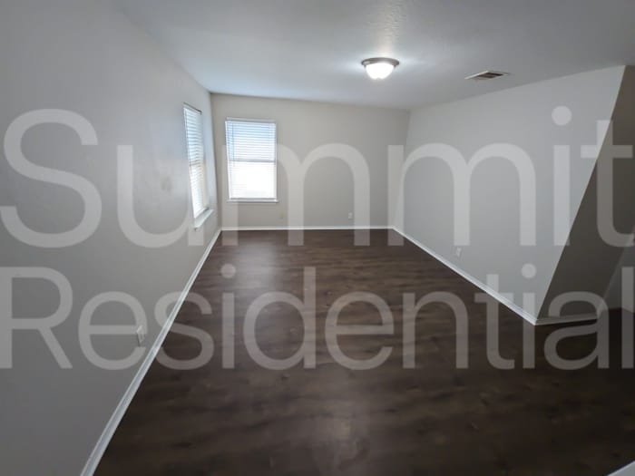 Building Photo - 120 Beech Dr