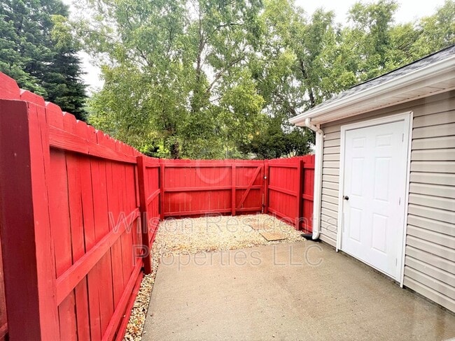 Building Photo - 206 Chestnut Chase Trail