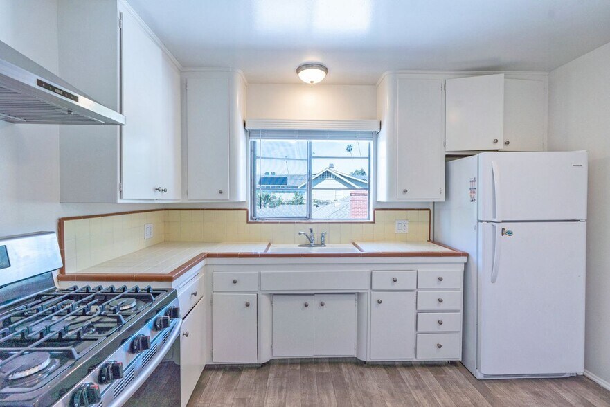 Building Photo - 1801 Fair Oaks Ave