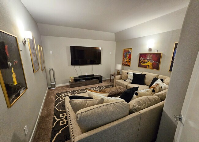 Building Photo - 198 Western Way