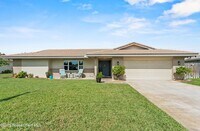 Building Photo - 375 Cherry Dr