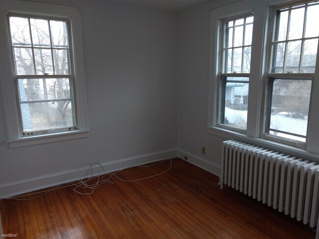 Building Photo - 3 br, 1 bath Duplex - 899 Mercer Street 2