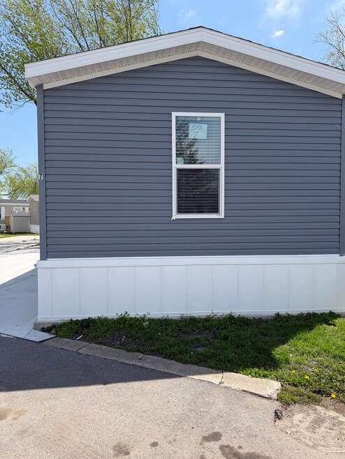 Building Photo - 14001 S Western Ave