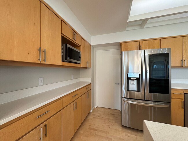 Building Photo - Breathtaking views of Chuckanut Bay!!