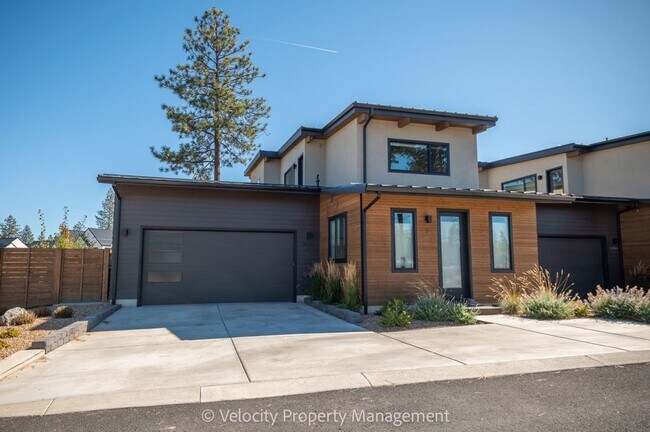 Building Photo - M713