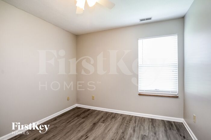 Building Photo - 6747 Long Run Dr