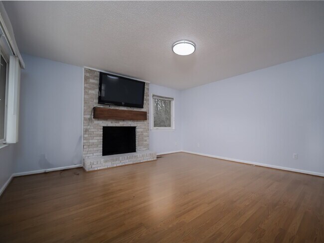 Building Photo - 102 McCall St