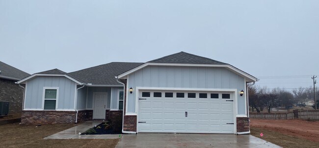 Building Photo - 3 Bedroom 2 Bathroom 2 Car Garage Home in Oakdale School District