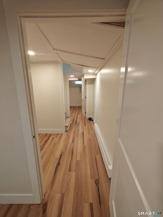 Building Photo - 241 Cricket Knoll