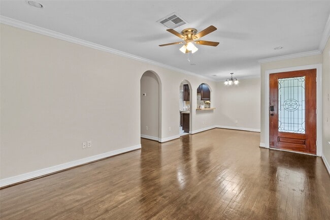 Building Photo - 804 Valerie Ave