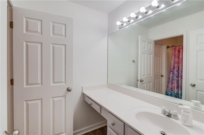 Building Photo - 2870 Roanoke Rd