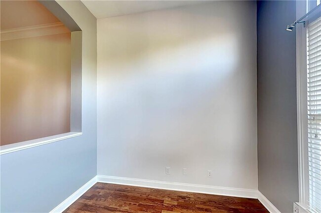 Building Photo - 3008 Montclair Cir SE